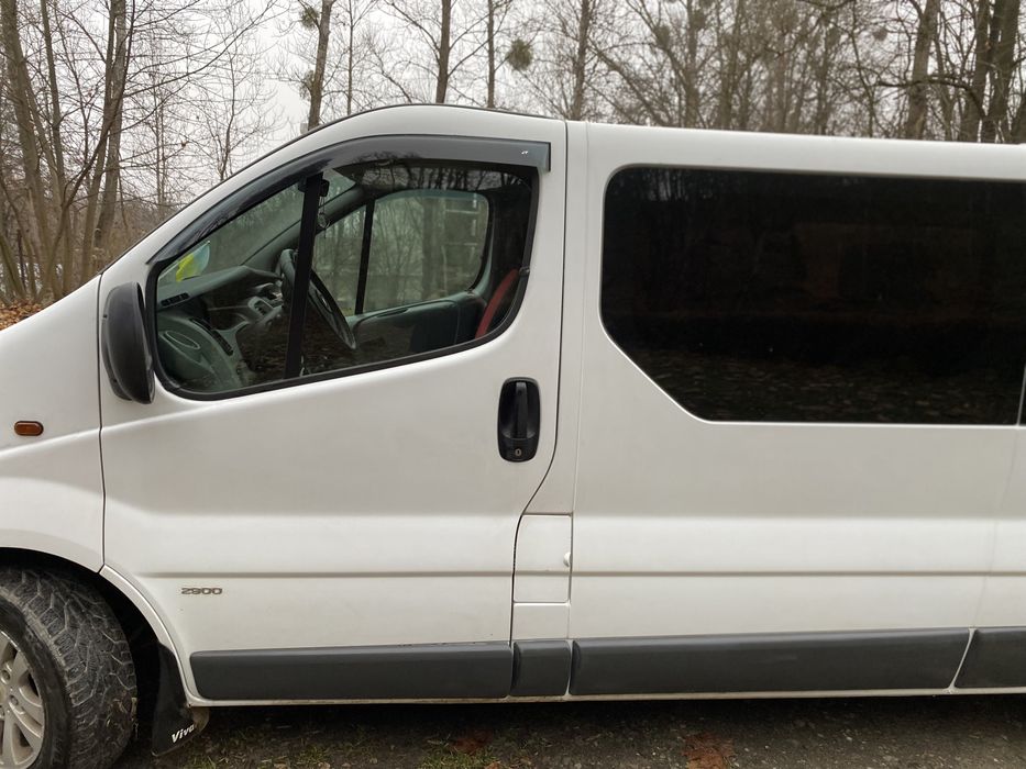 Opel Vivaro 2004 рік 1.9 довга база