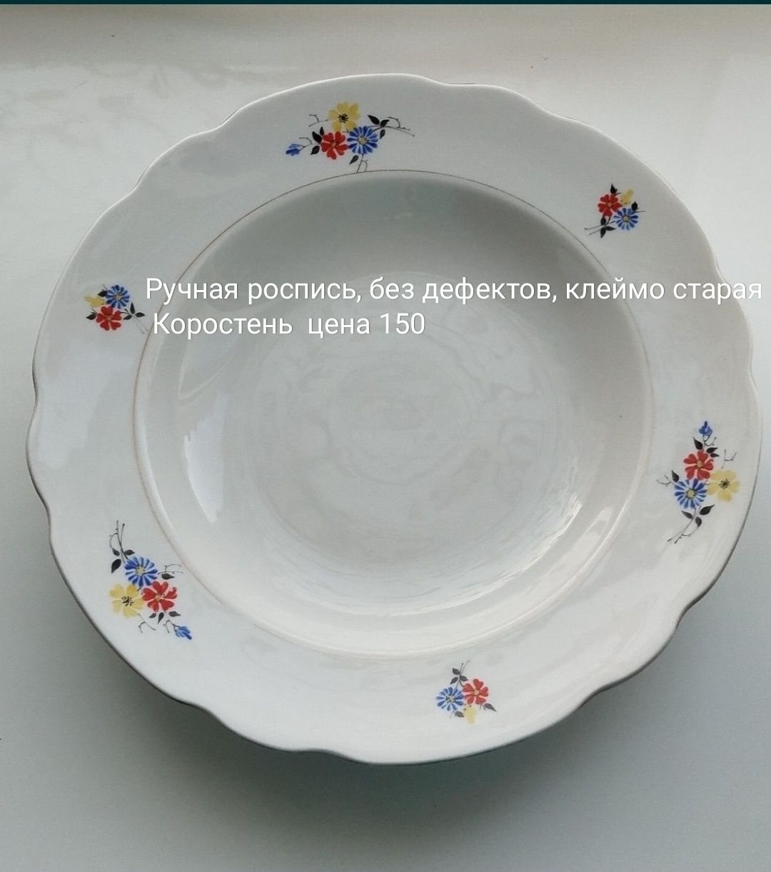 Кофейные чашки с блюдцами
