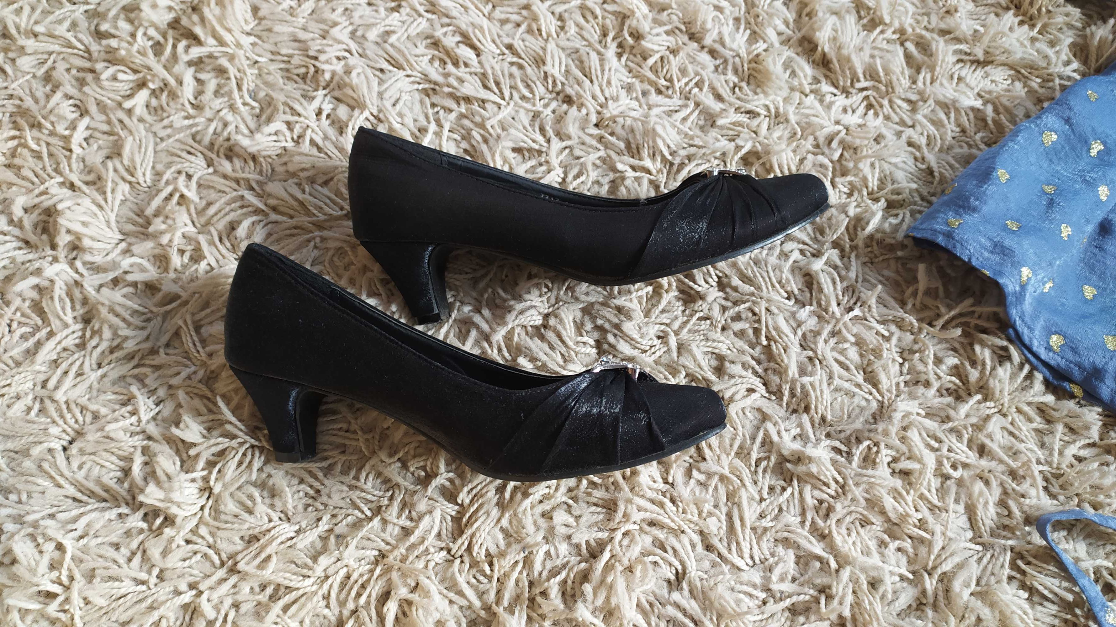 Czółenka buty na obcasie vintage retro satynowe pantofelki