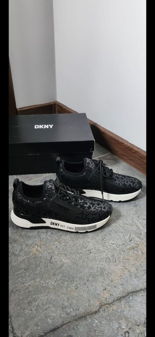 Snakersy DKNY rozmiar 38