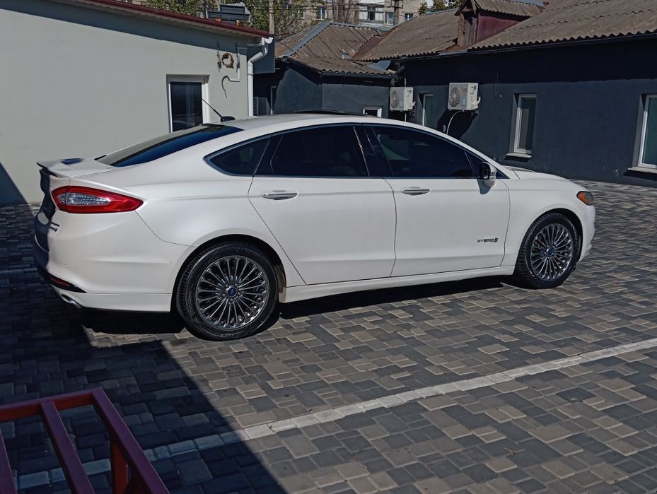 Ford fusion hybrid titanium 2015