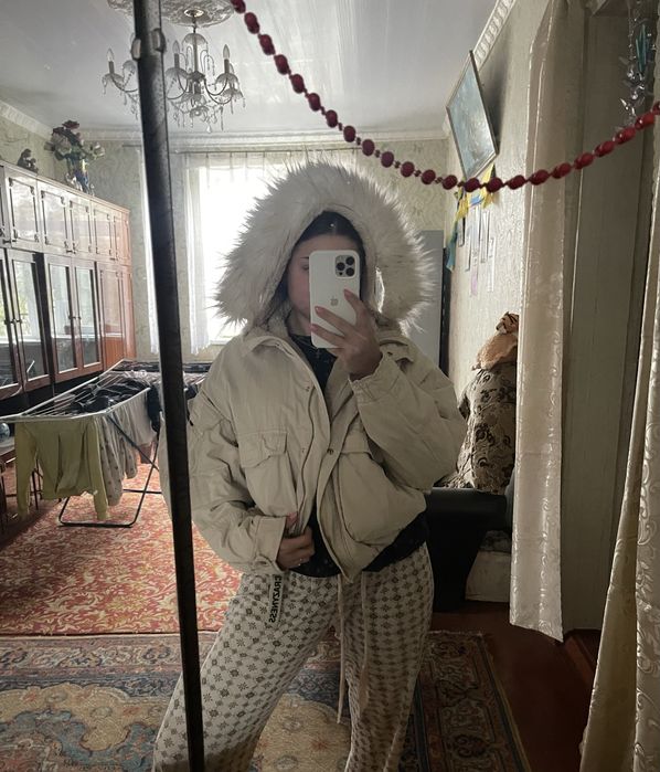 Куртка гарна, ругулюється