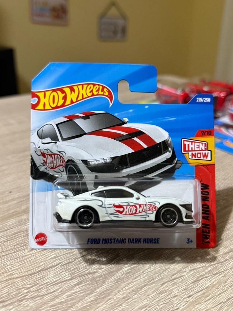 Miniatura Hot Wheels Ford Mustang Dark Horse