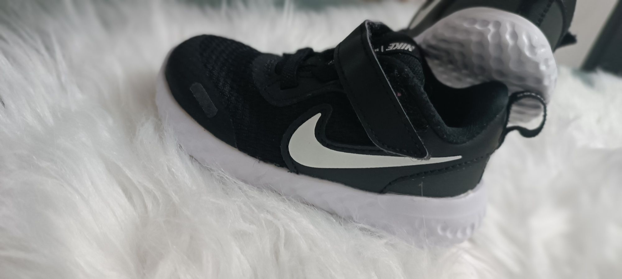 Sapatilhas Nike pretas e branco tam 22