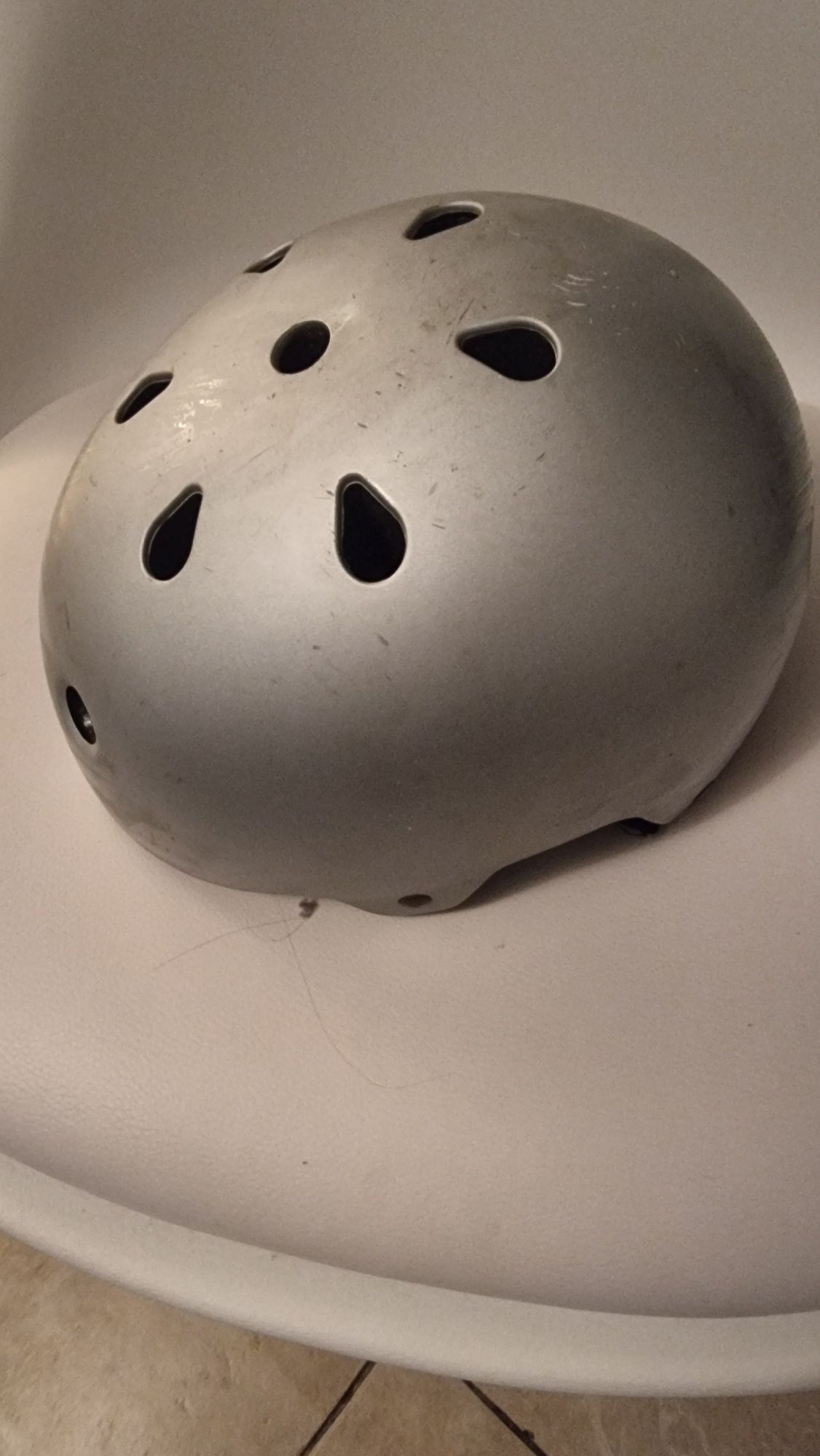 Kask na deskorolkę 50-54 cm