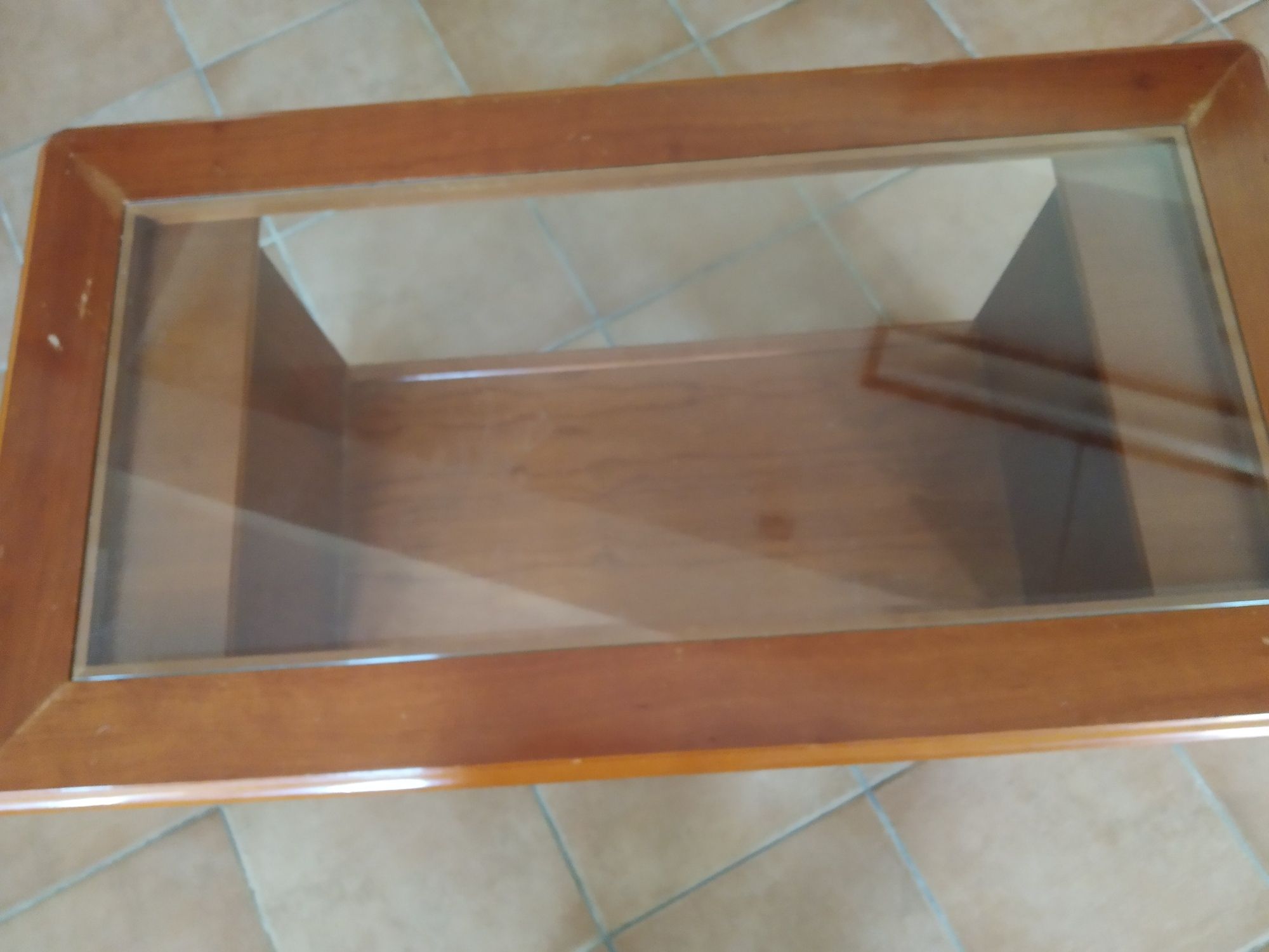 Mesa de centro cerejeira com vidro