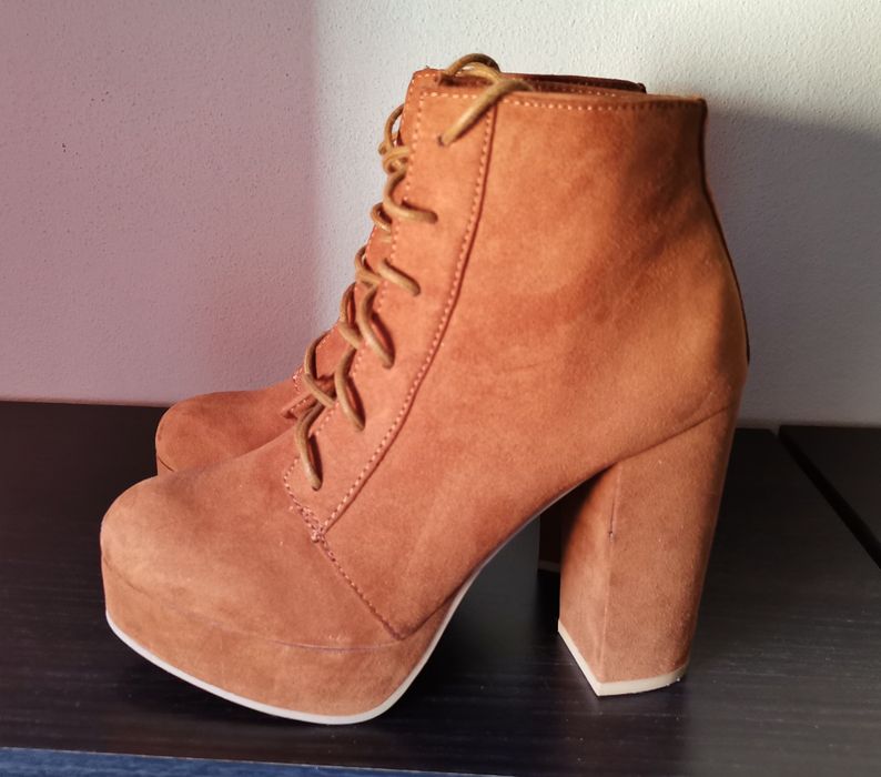 Botins camel botins