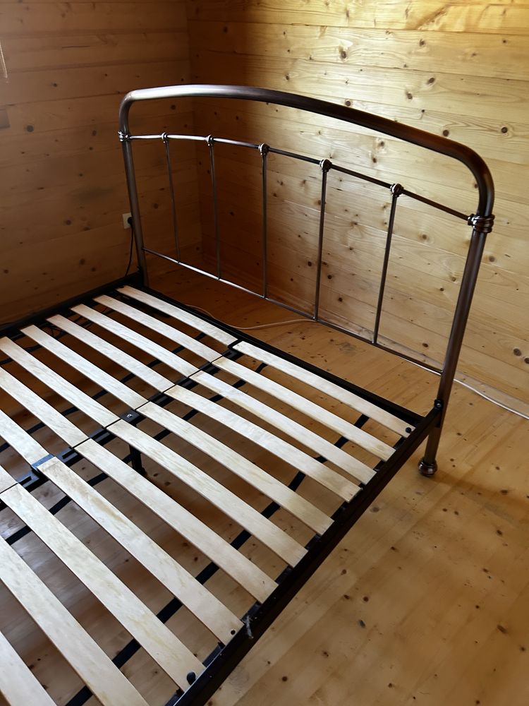 Cama sem colchao