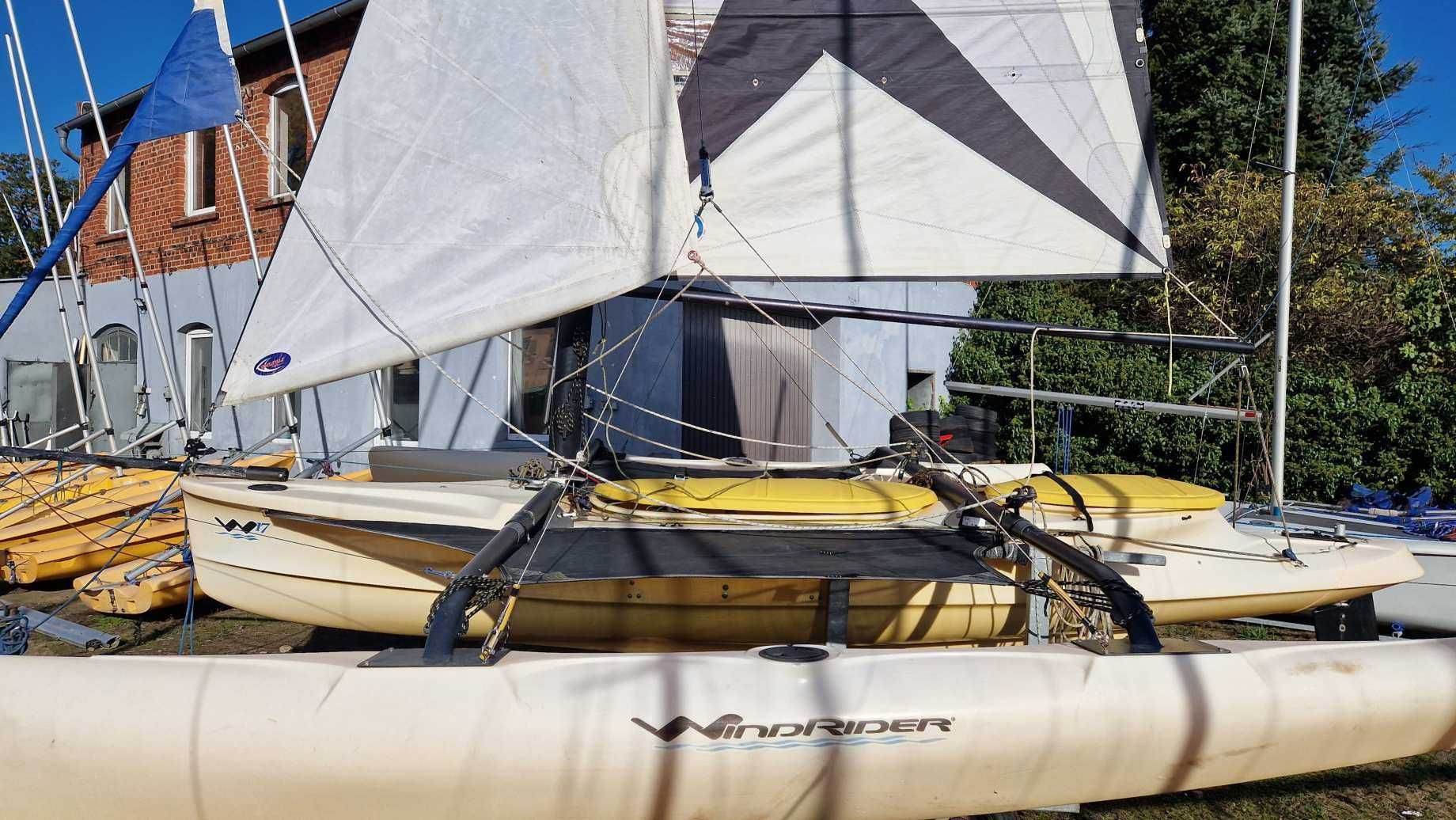 Trimaran Windrider 17 + przyczepa podłodziowa