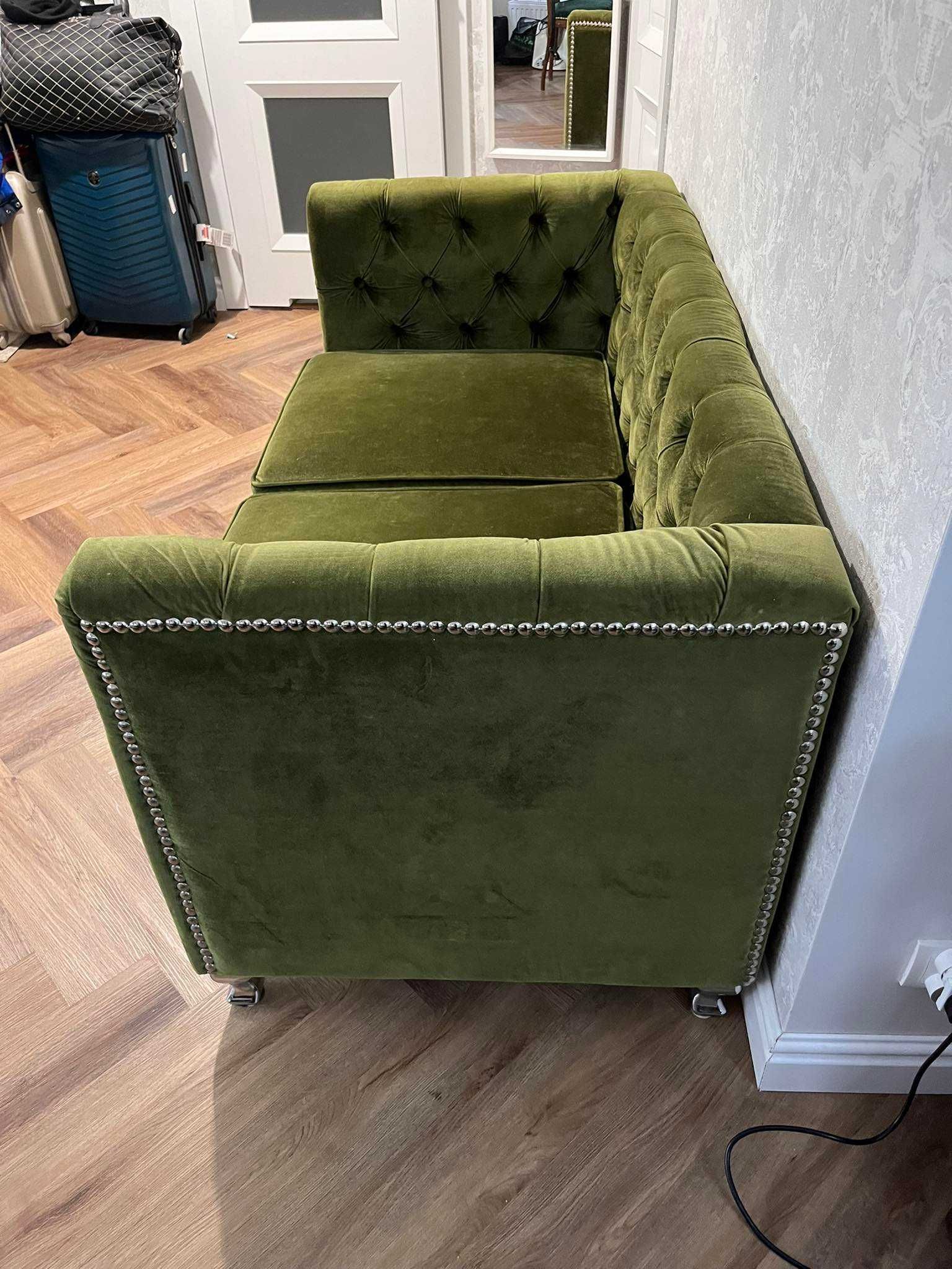 Zielona sofa Chesterfield