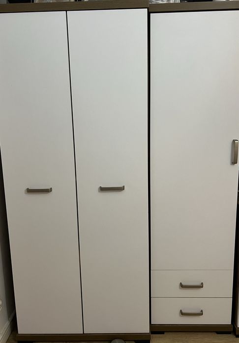 Meble komody szafa i słupek