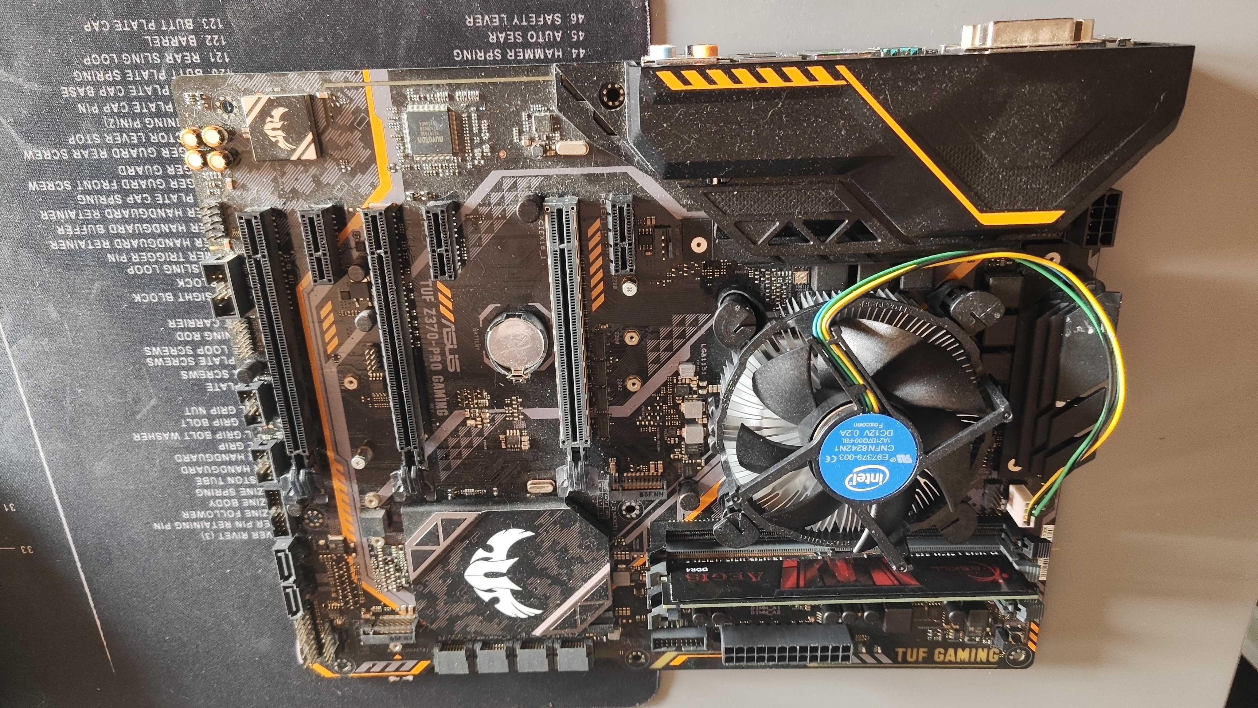 Asus TUF Z370-PRO Gaming + i7 8700 + 8gb de ram ddr4 3000 gskill