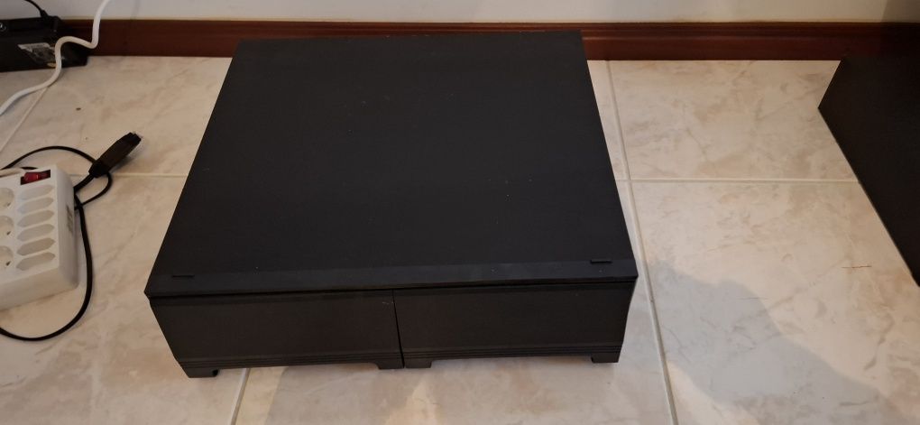 Caixa para guardar cassetes VHS