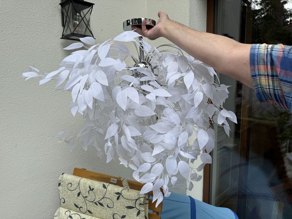 Lampa z piór biała duża żyrandol romantyczny