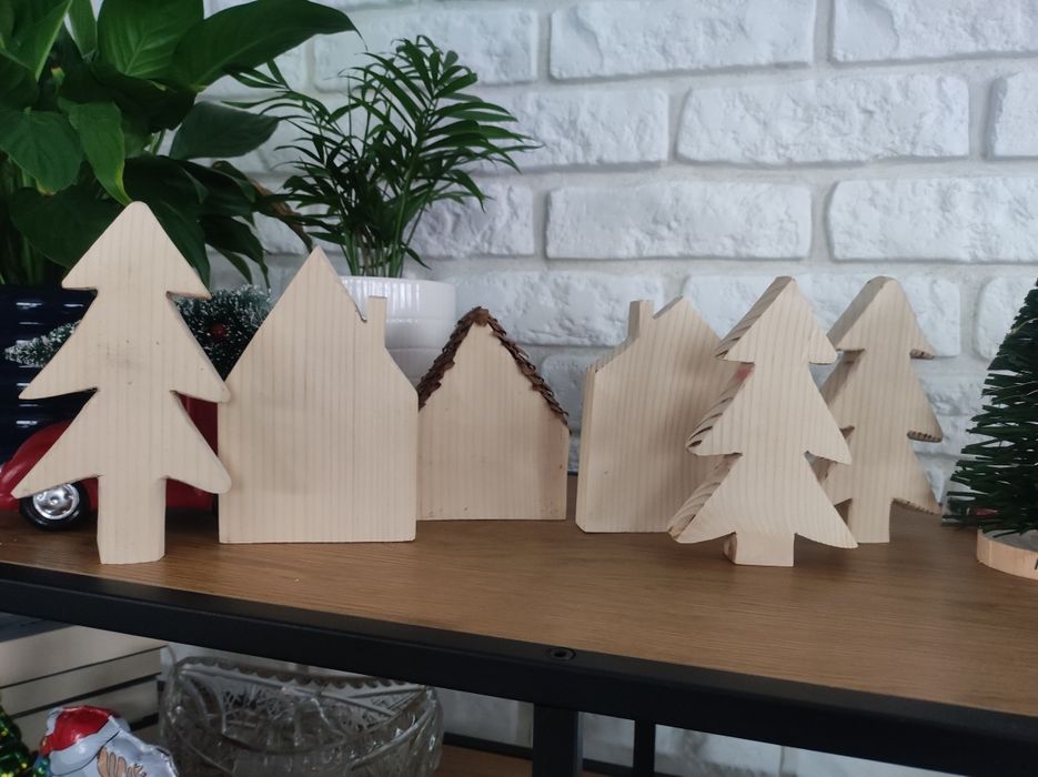 Zestaw dekoracyjny drewniany 13-16 cm choinki i domki