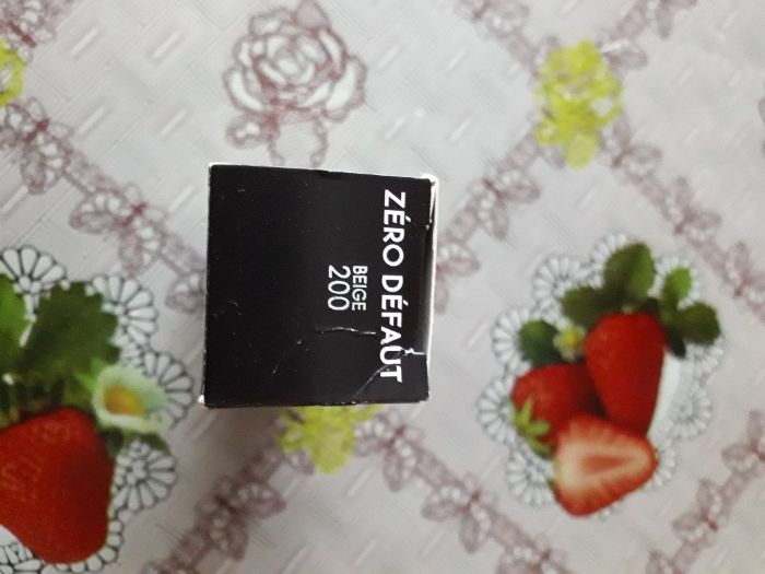 новая тональная основа "ноль недостатков" от ИВ РОШЕ беж 200