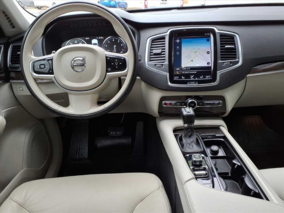 Volvo XC90 T6 Momentum      2019