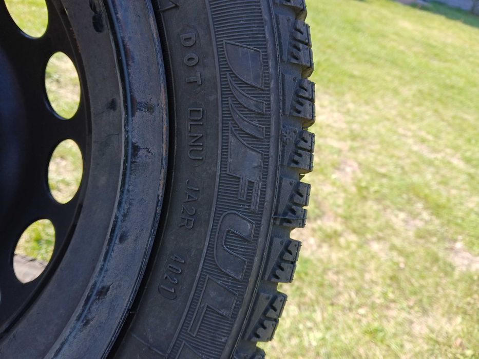 Opony zimowe z felgami 15" 4x100 Toyota Aygo, Citroen C1, Super Stan