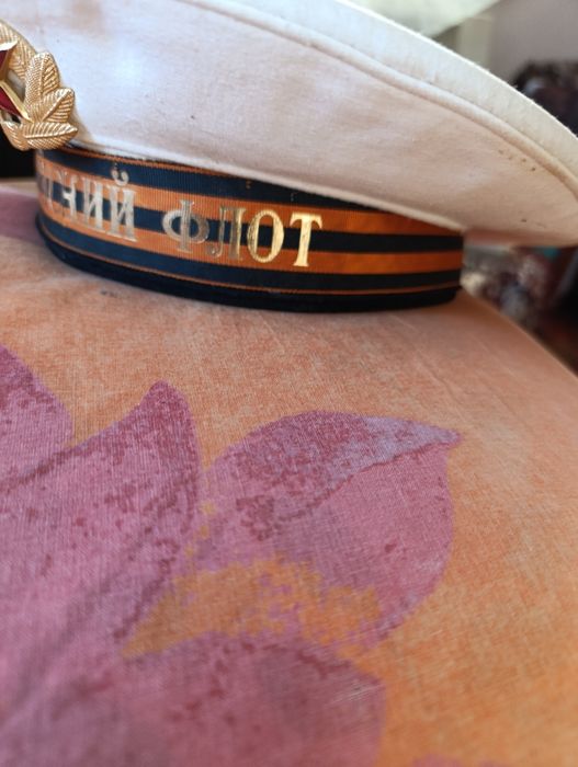 Продаються  фуражки