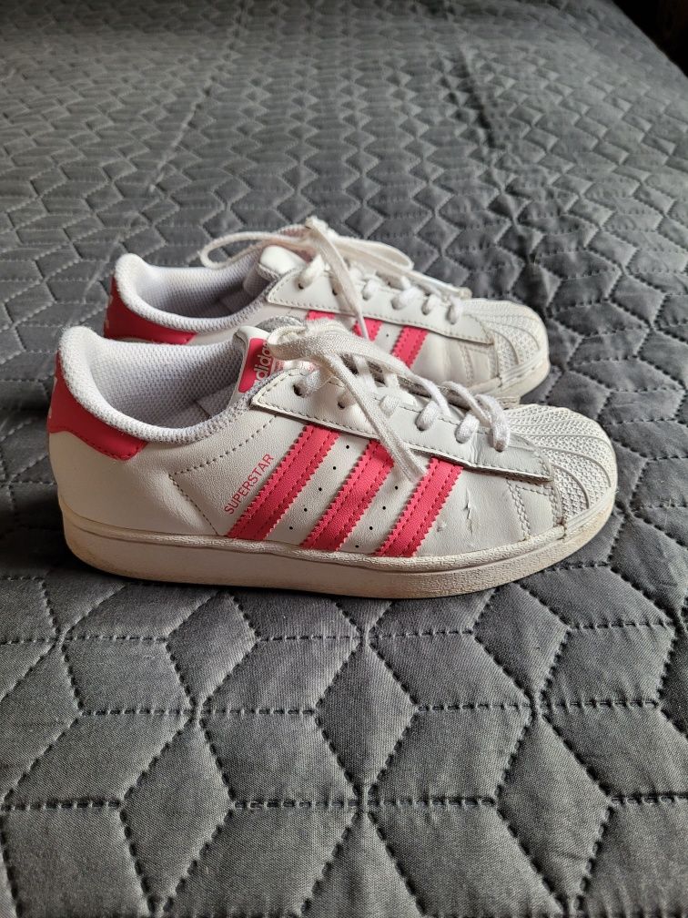 Klasyczne buty ADIDAS SuperStars w roz. 33