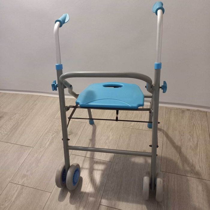 chodzik balkonik dla seniora niepełnosprawnego