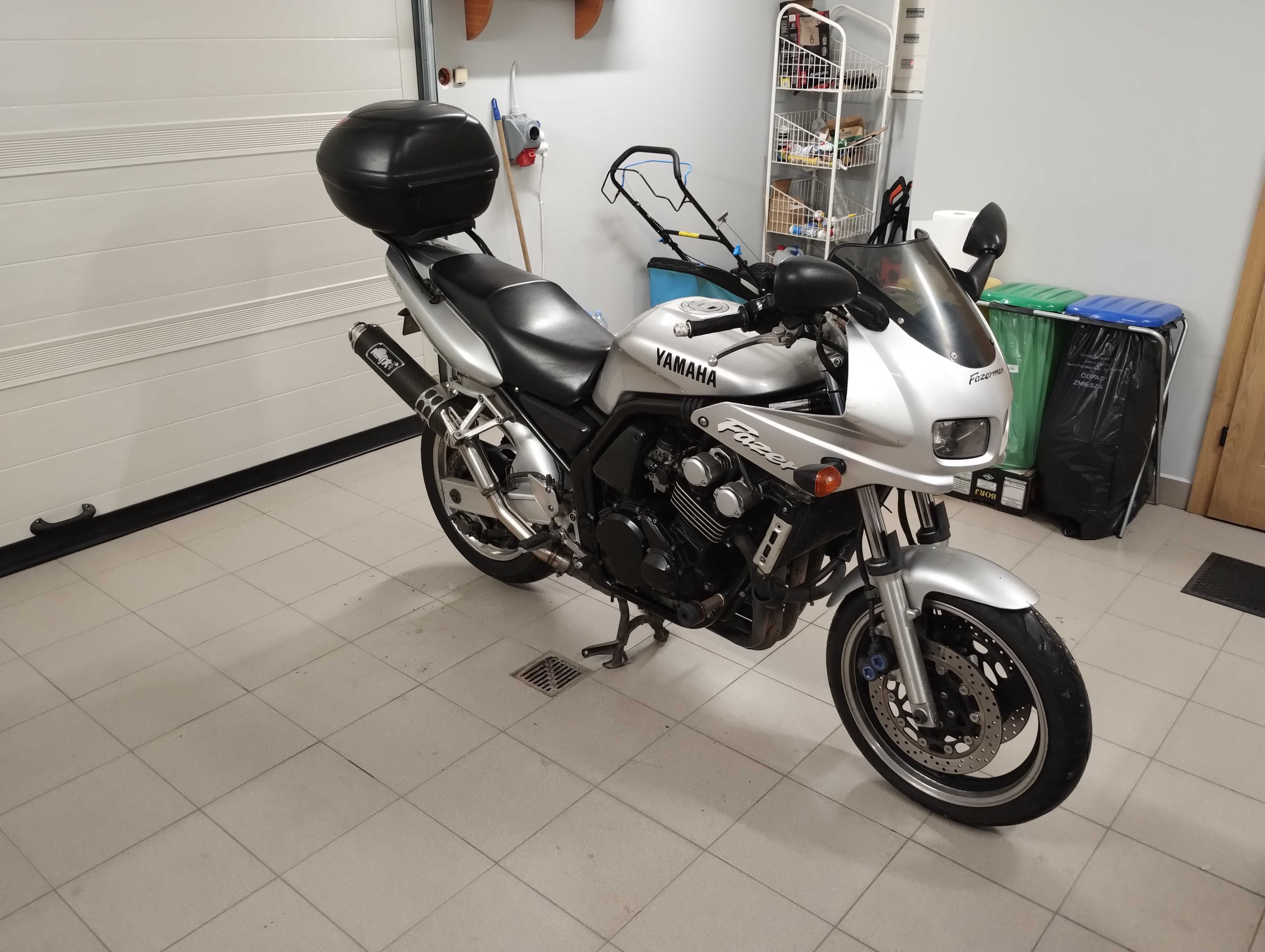 Yamaha FZS FAZER 600