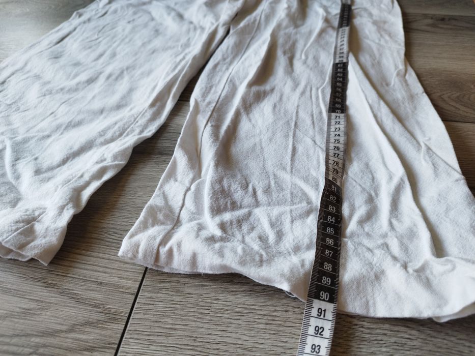 R.40 F &F białe ecru spodnie damskie rybaczki połowa len