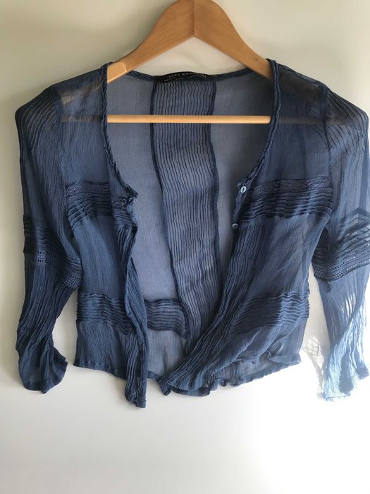 Blusa azul transparente
