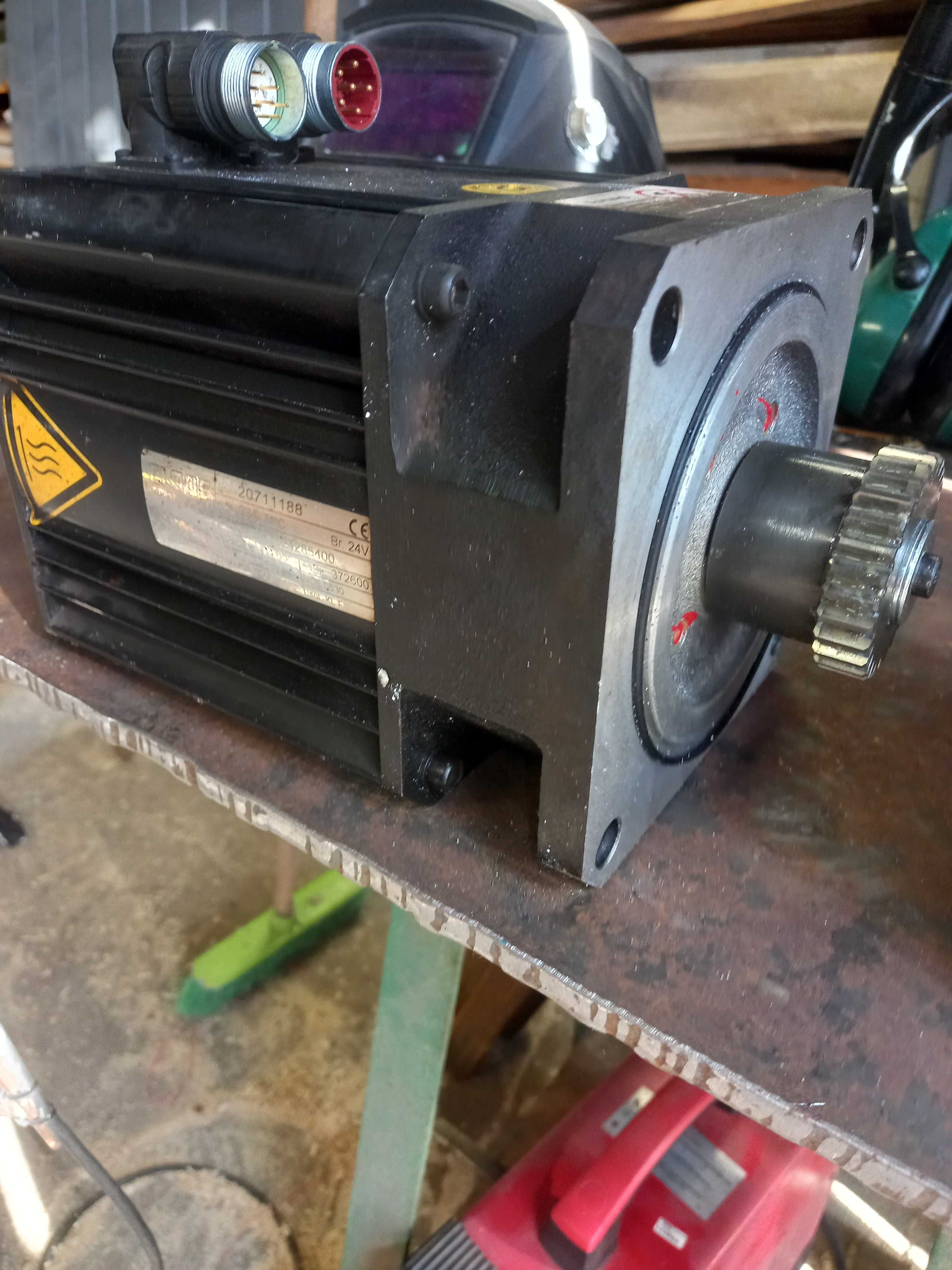 serwomotor 3,1 KW i 1,4 KW