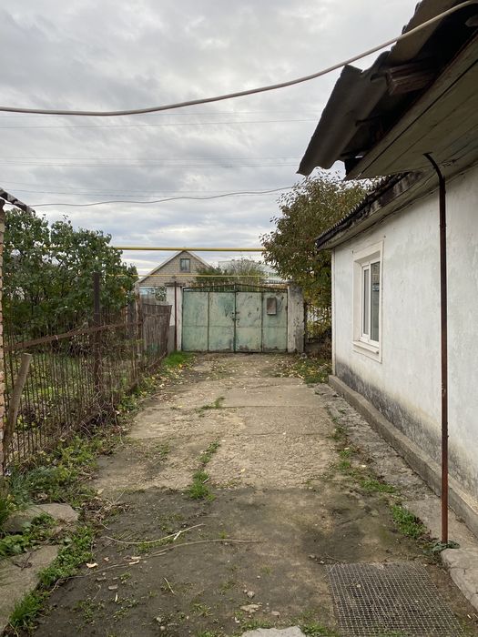 Продаю будинок в районі лікарні. Всі питання по телефону