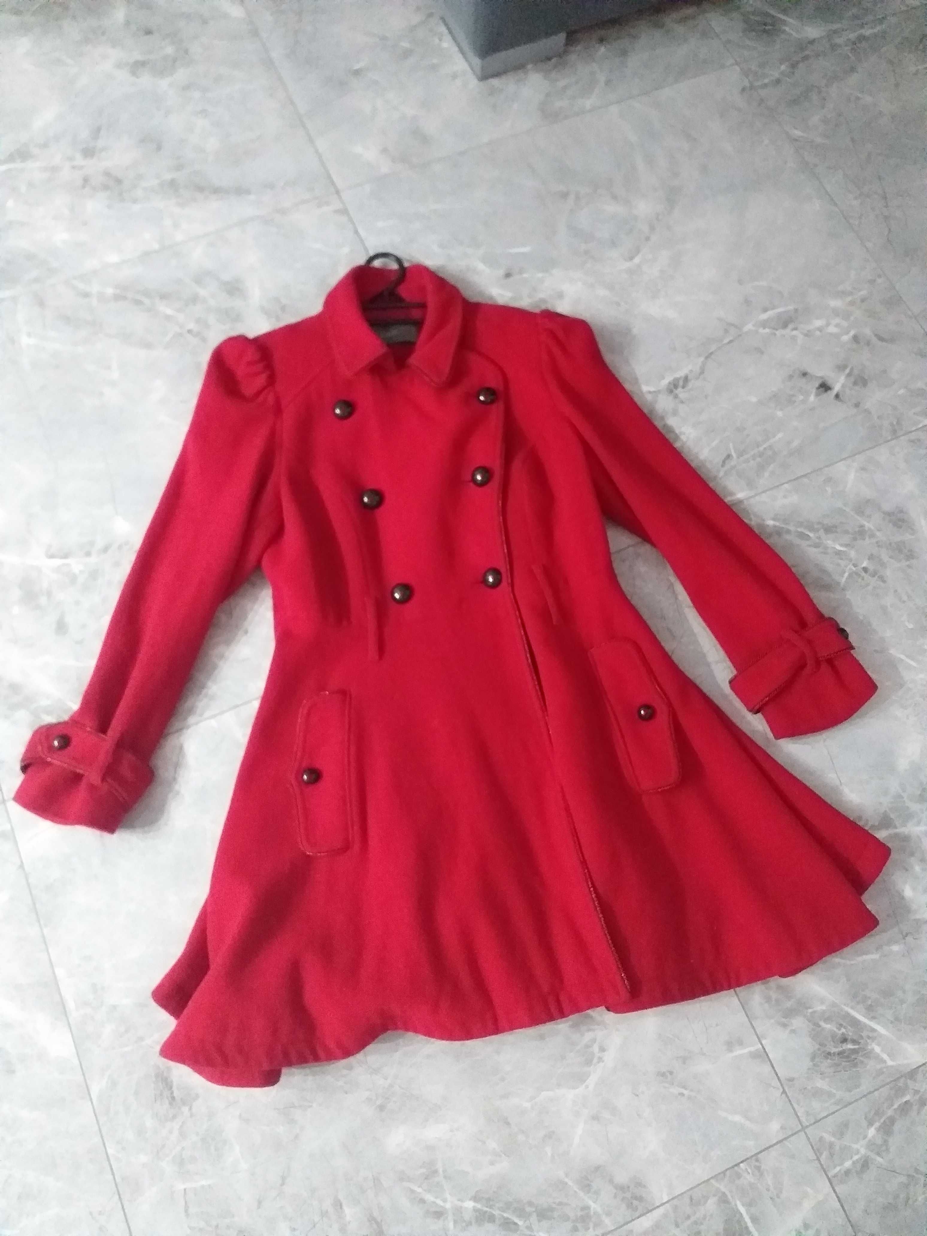 Czerwony rozkloszowany płaszcz s m 36 38