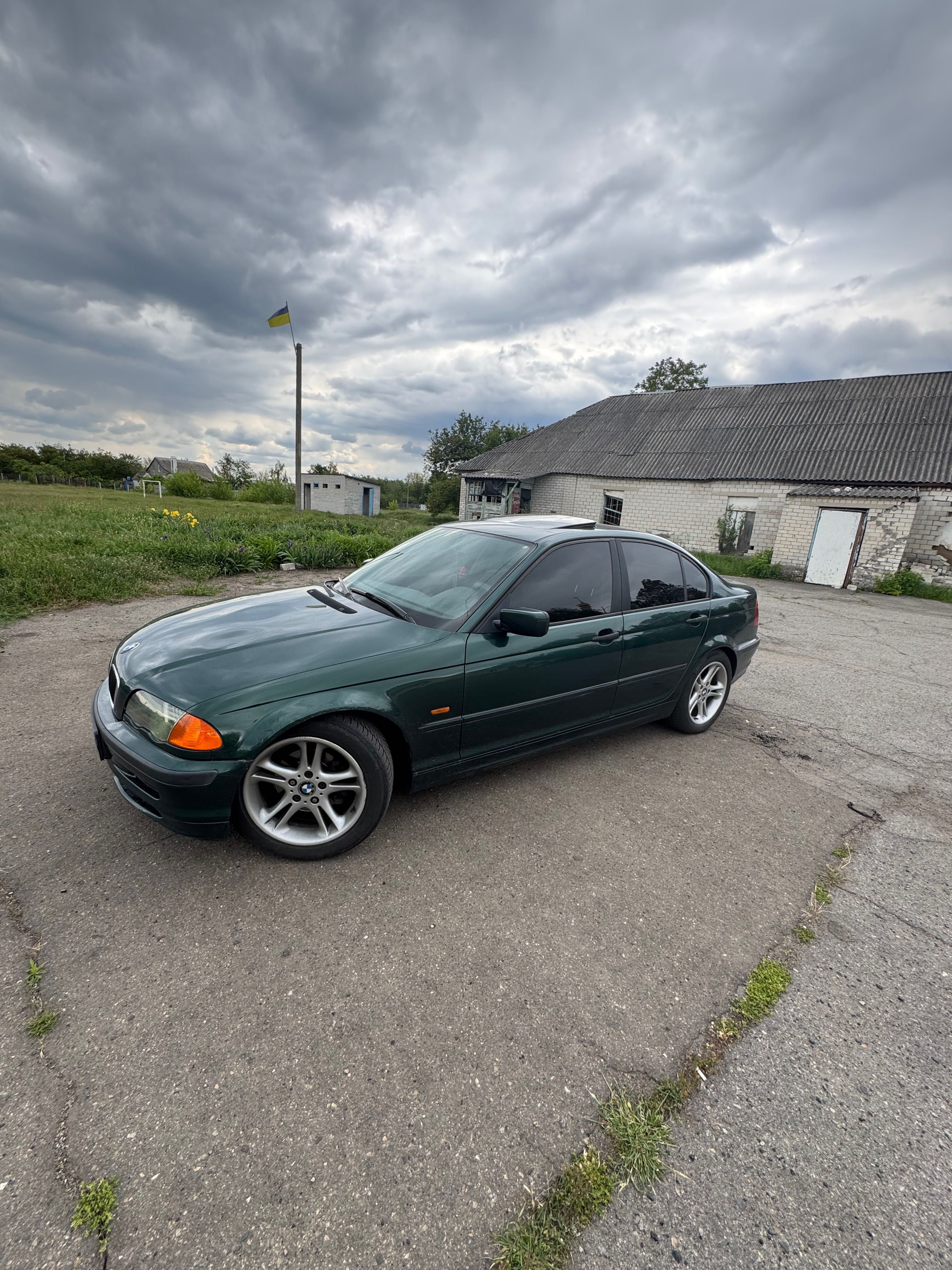 Продам машину BMW 320D