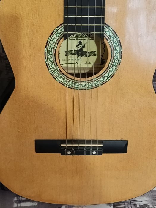 Продам гитару Maxtone CGC-3911