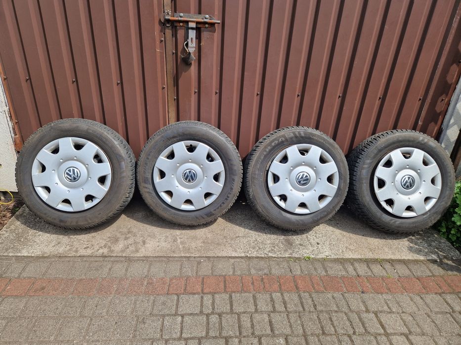Sprzedam opony zimowe 215/65/16 z felgami 5X112  ET 33 i kołpakami VW