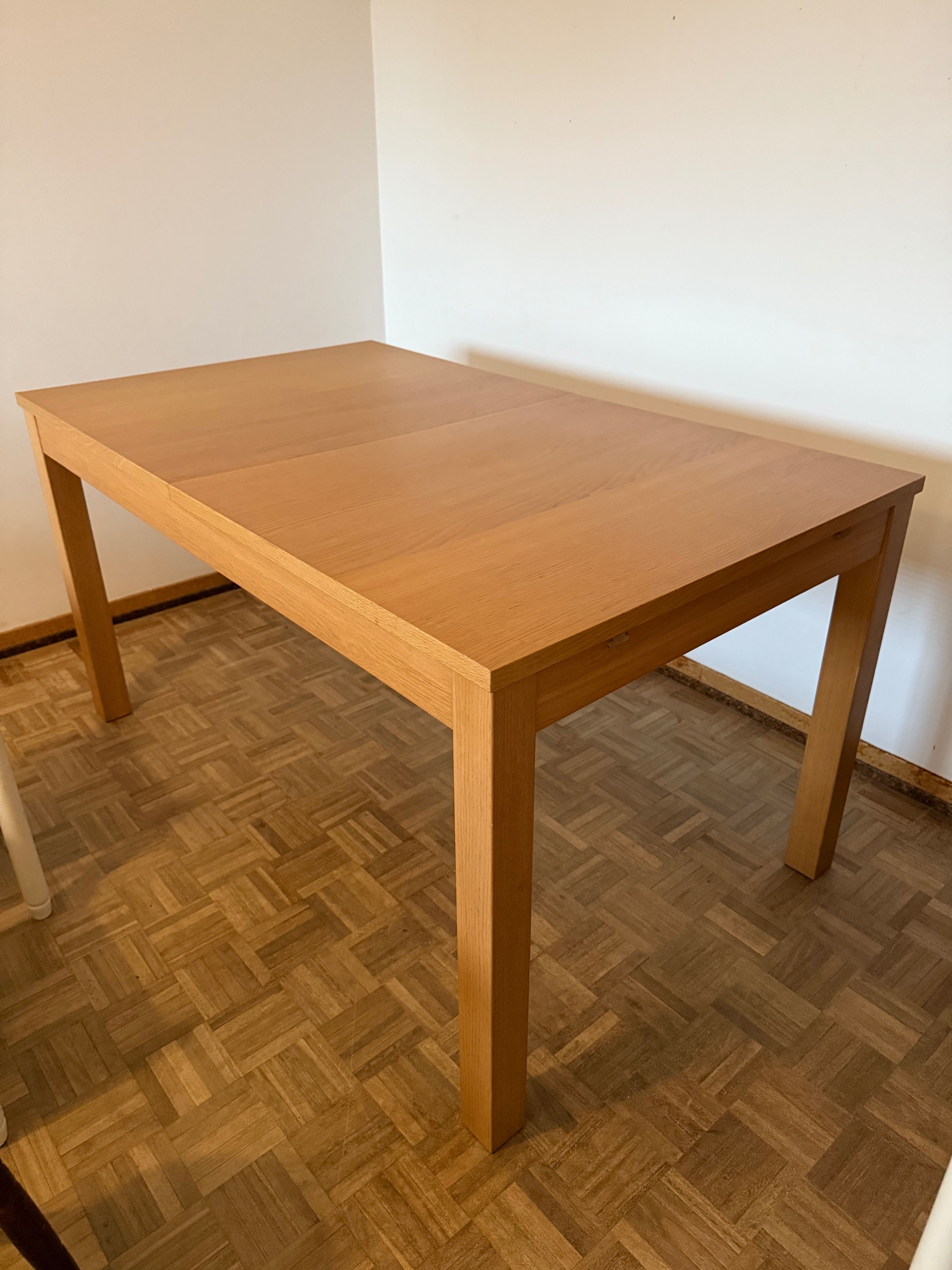 Mesa extensível Ikea em chapa de carvalho