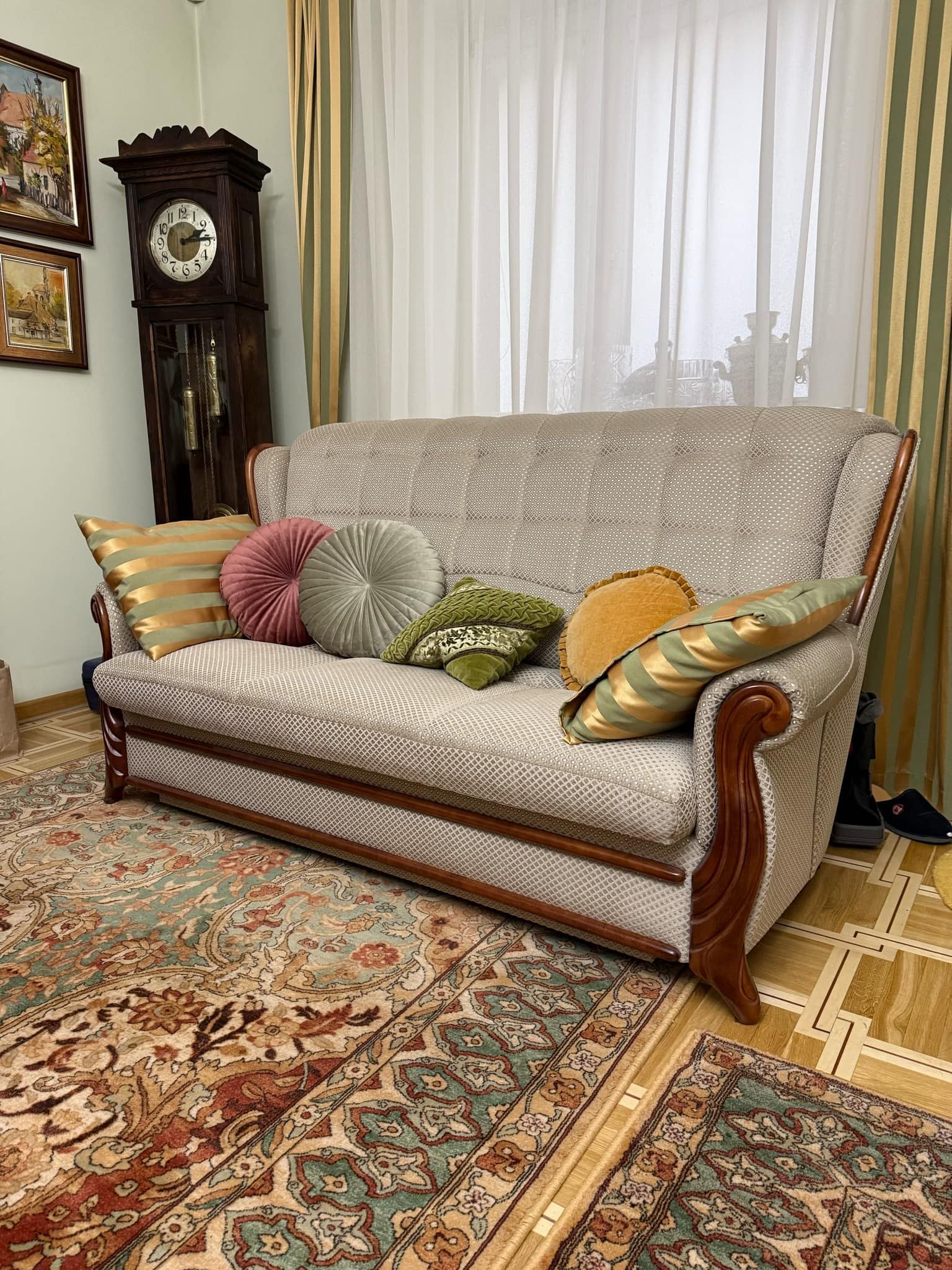 Kanapa w stylu retro  fotelami