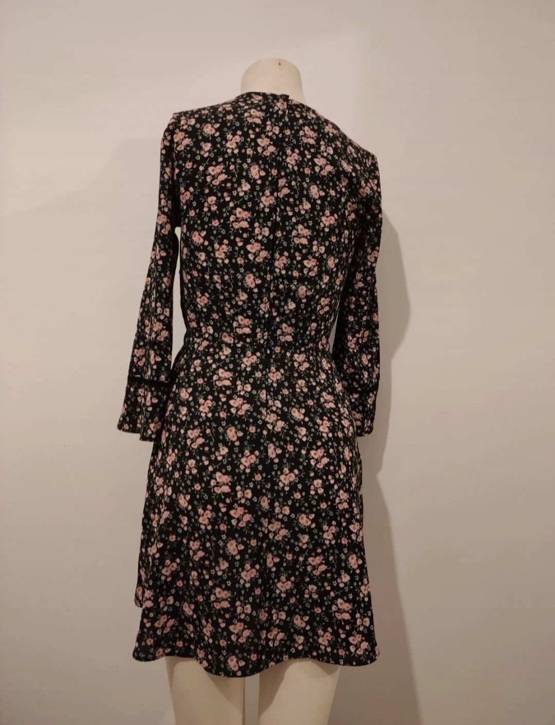 Vestido com flores novo