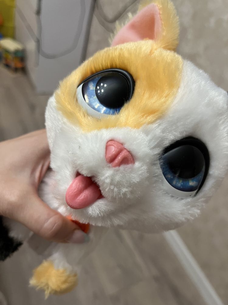 Продам  іграшкового котика fur real