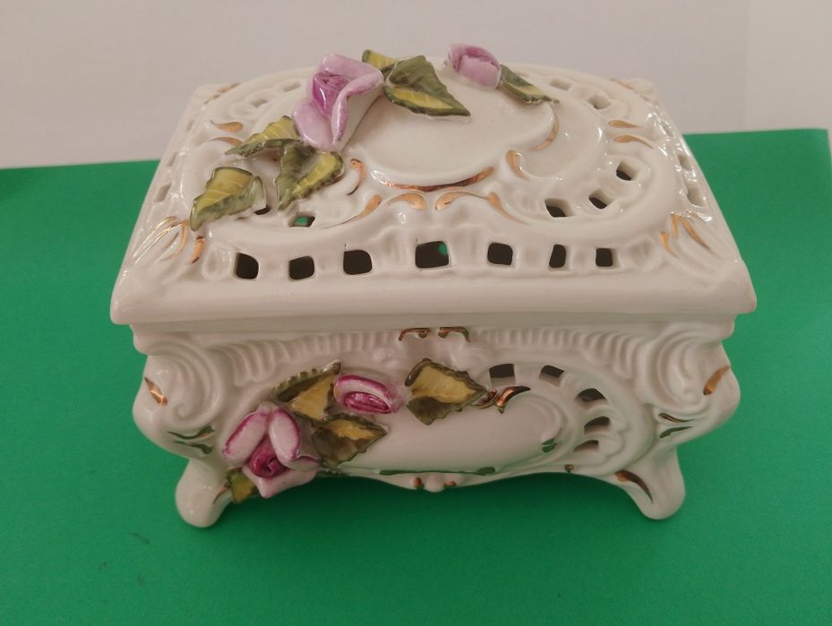 Szkatułka porcelanowa PRL