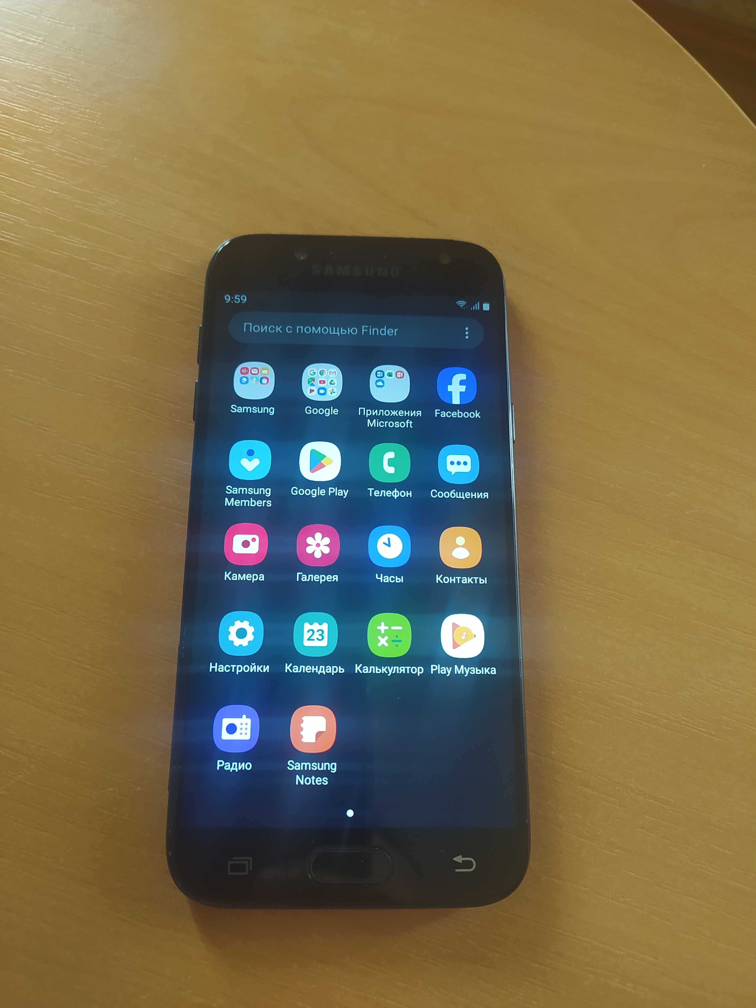 Смартфон Samsung Galaxy J5 SM-J530