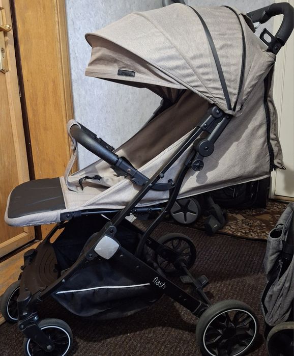 Коляска ,візок прогулянковий