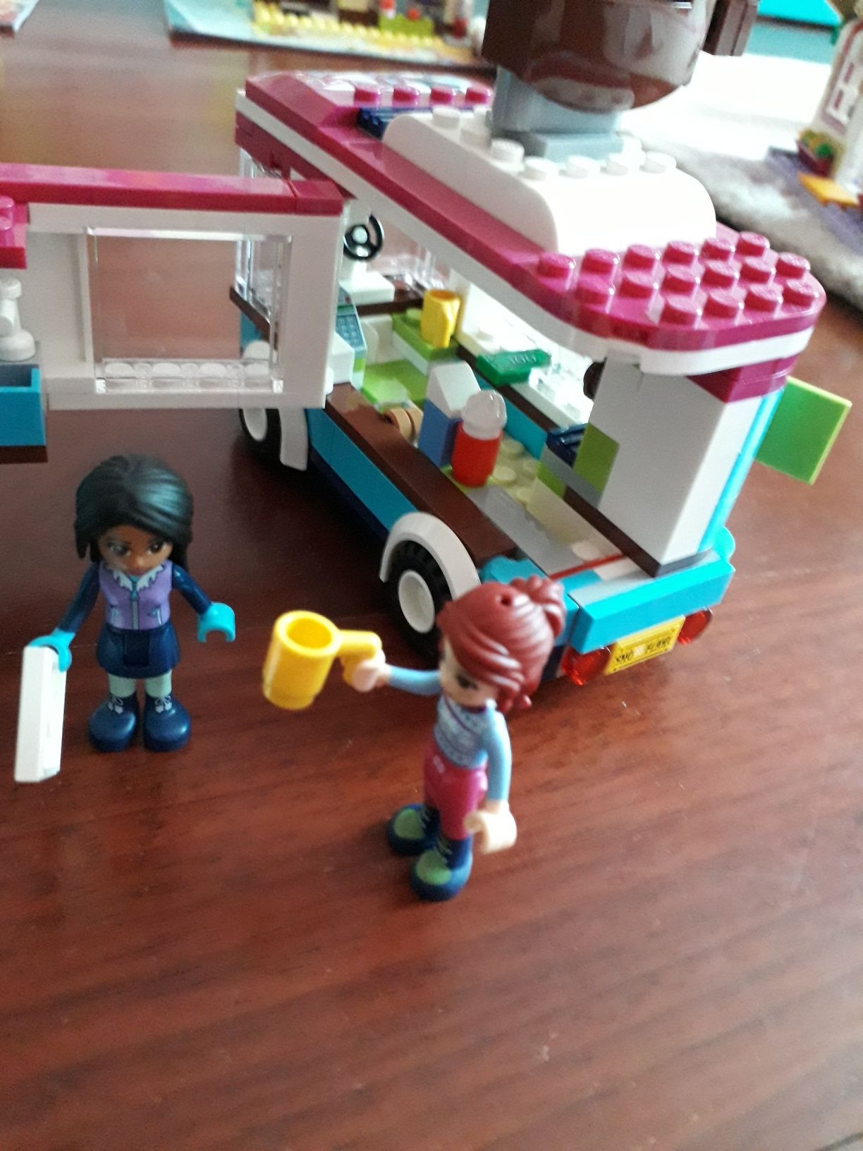 Lego Friends Snow Resort Hot Chocolate Van (41319) - Como novo