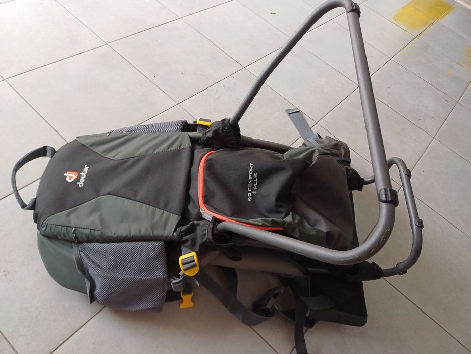 Porta bebé caminhada Deuter