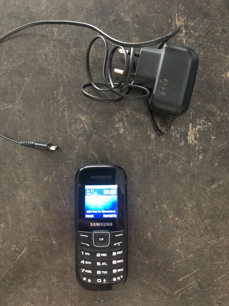 Telefon dla konesera SAMSUNG GT-E1200