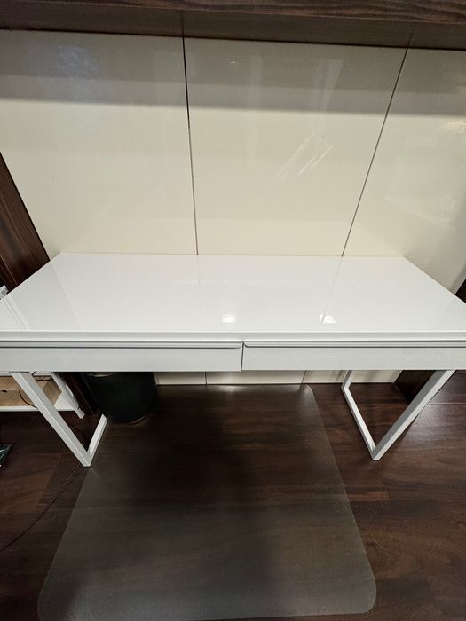 Białe biureczko z Ikei