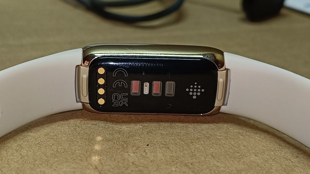Fitbit luxe smartband uszkodzony