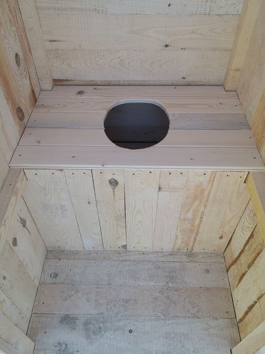 Toaleta drewniana zwykła WC wychodek ustęp szalet kibelek budowa nowy