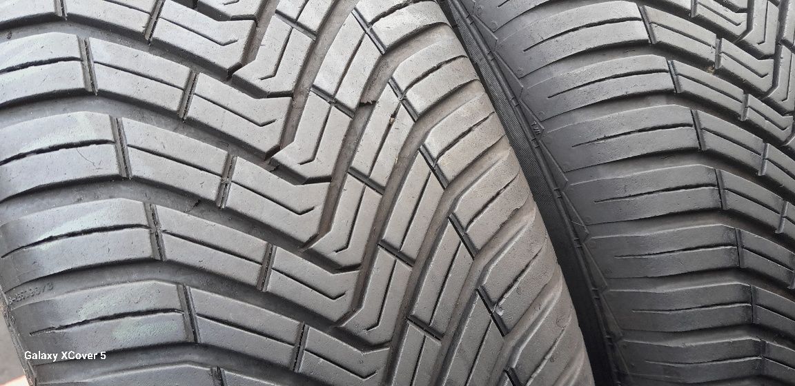Opony Wielosezonowe 215÷65÷17÷.CONTINENTAL.7 mm.Rok 2024.Cena 120 zł.