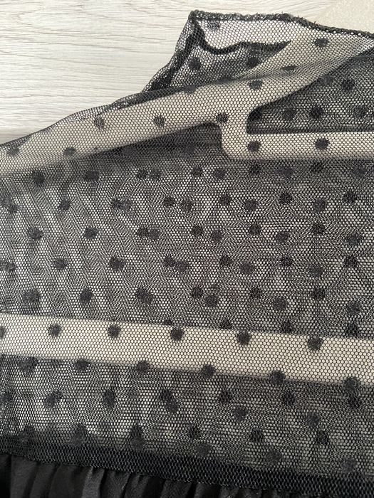 Elegancka bluzka plisowana z tiulowymi wstawkami