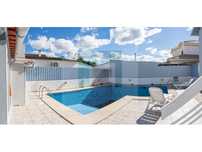 Moradia Independente T6 com Piscina, Garagem e Aproveitamento Total...